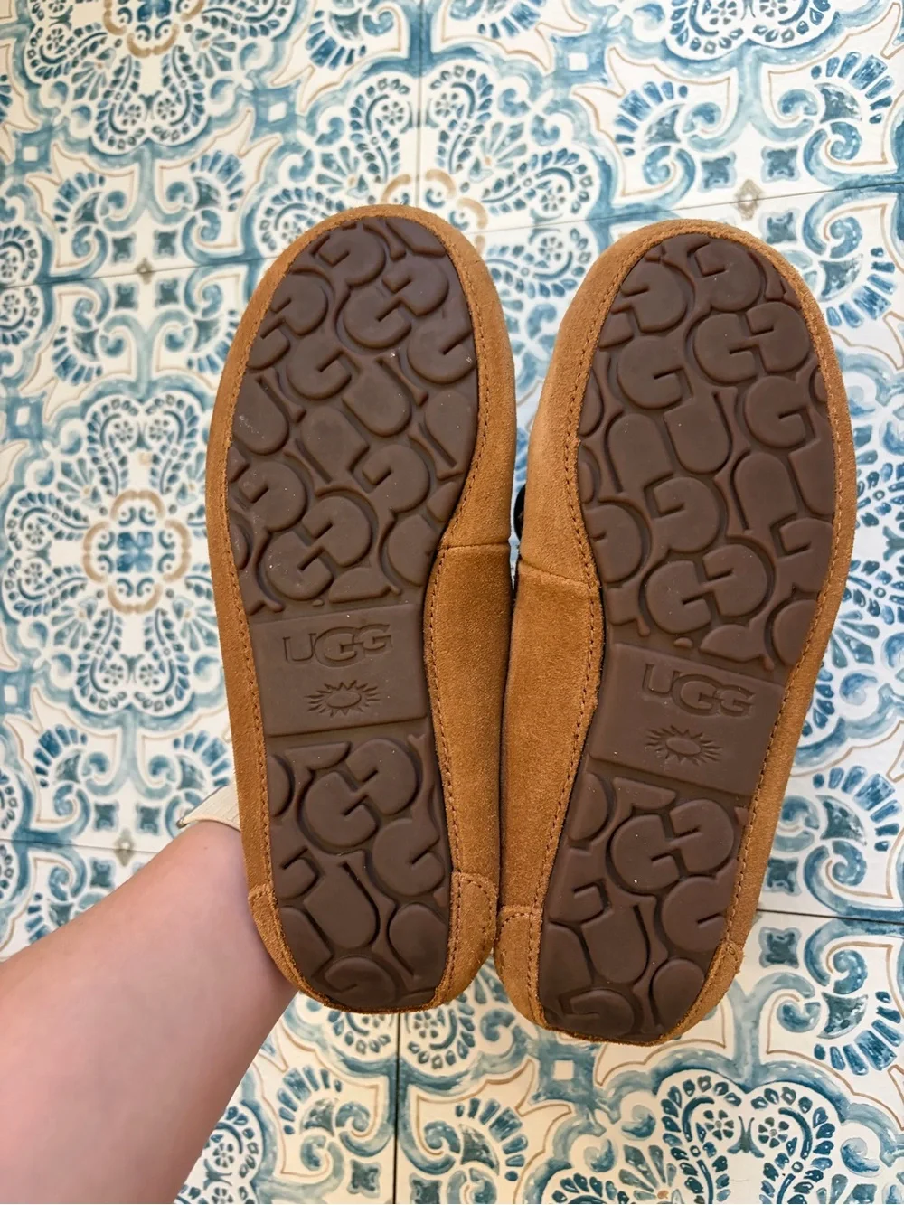 UGG Chestnut Suede Moccasin Slippers BRAND NEW size 6